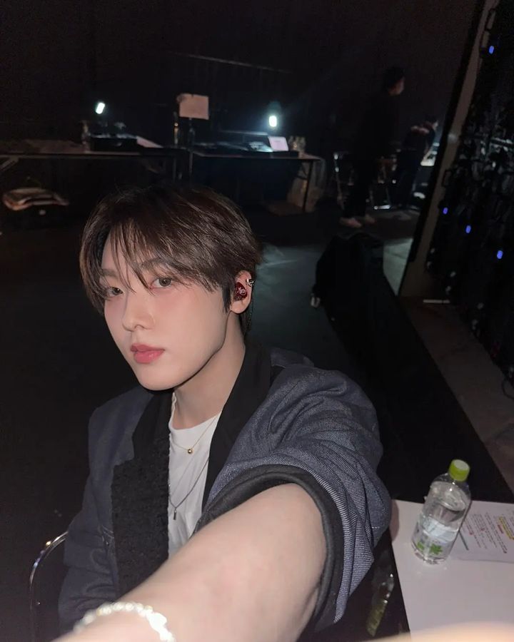 아스트로 윤산하 wearing PB061N